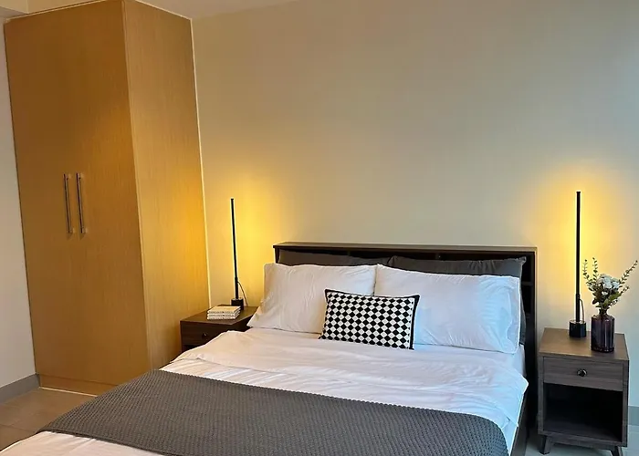Apartment Bgc 1br With Fast Wifi And Pool Use