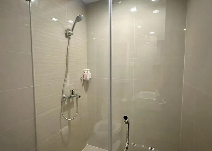 Bgc 1br With Fast Wifi And Pool Use Apartment