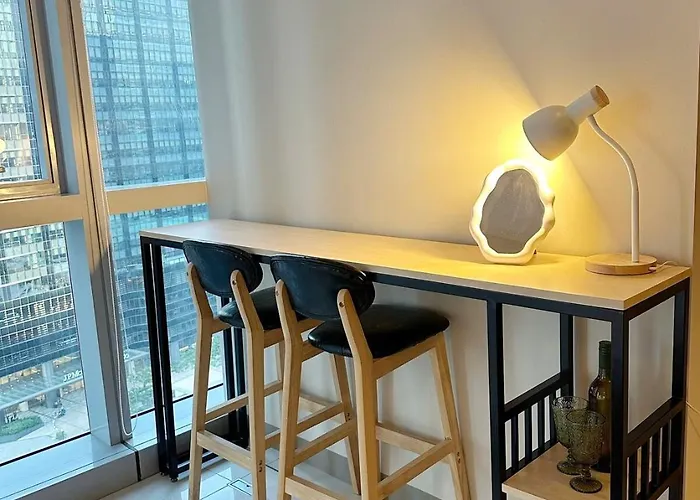 Bgc 1br With Fast Wifi And Pool Use Manila