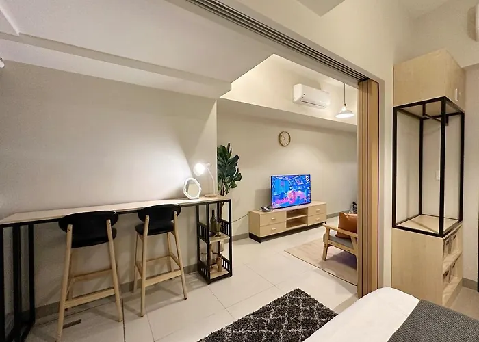 Bgc 1br With Fast Wifi And Pool Use Apartment